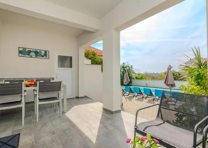 Royal Choice With Pool