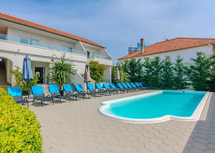 Royal Choice With Pool