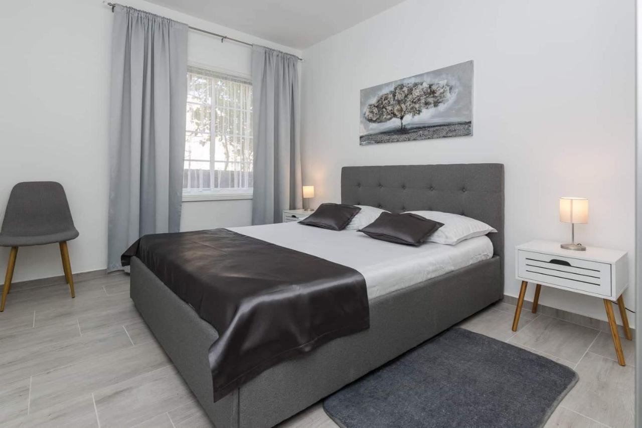 Royal Choice With Pool Apartman