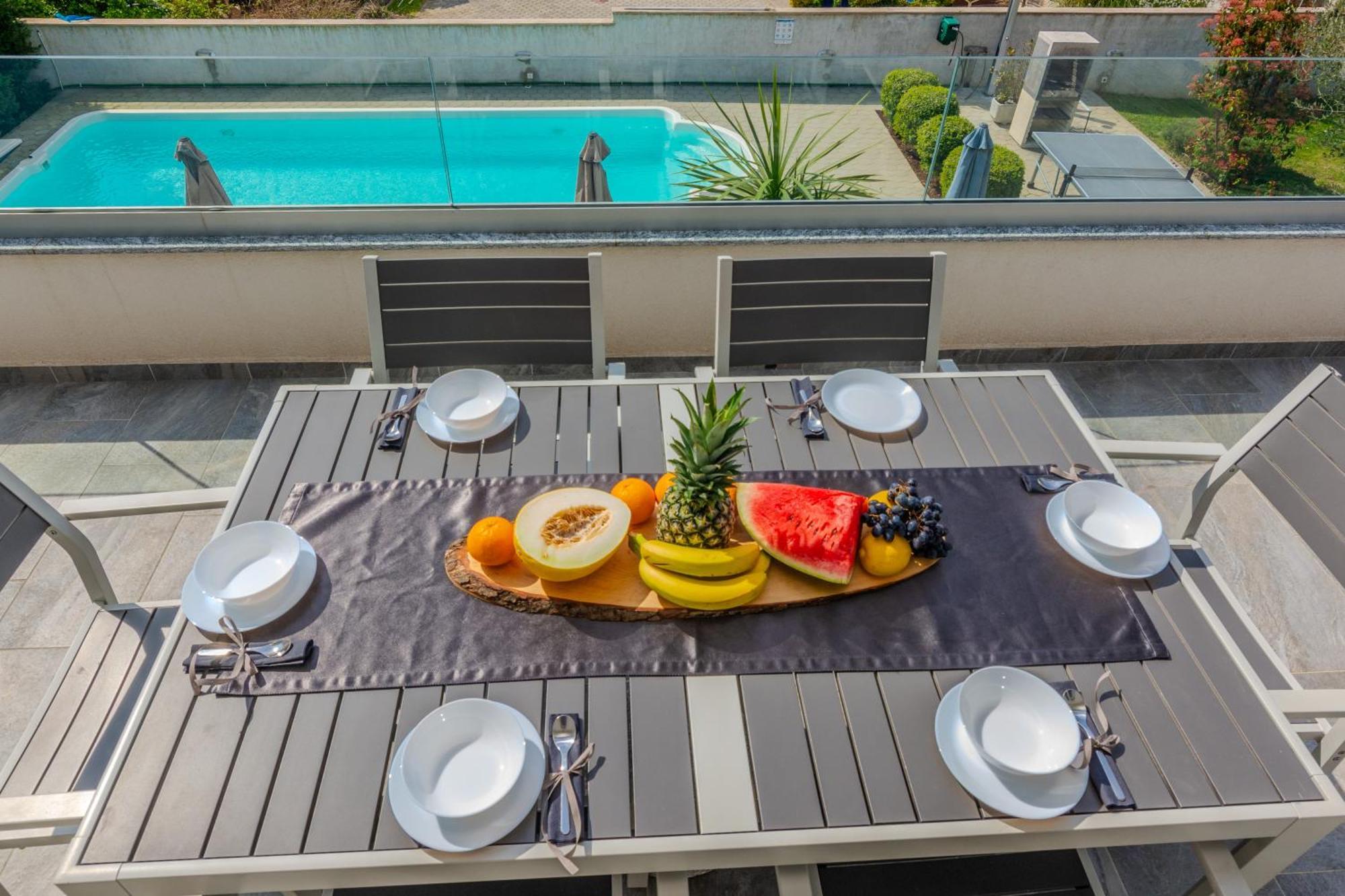 Royal Choice With Pool