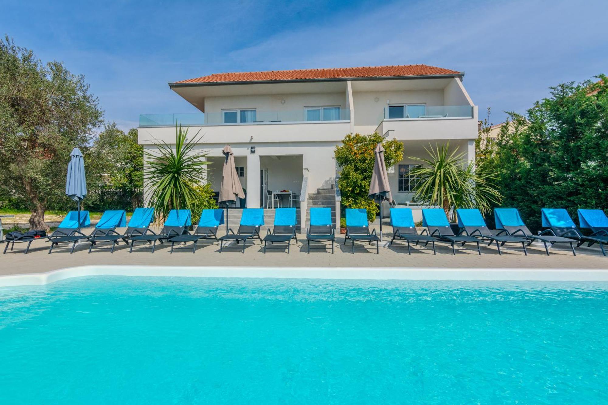 Royal Choice With Pool Apartmán